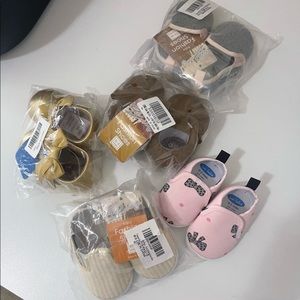 Baby girl gold shoes ( 5 sets).